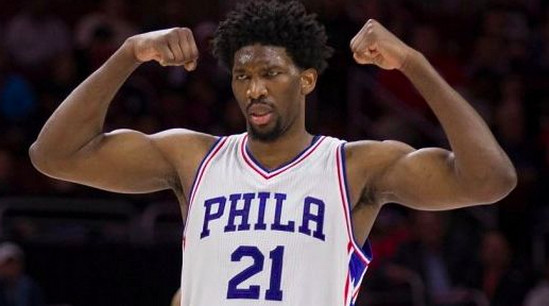 戴VR头盔 戴VR头盔